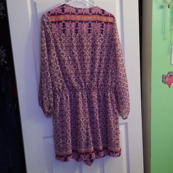 Red Patterned Long Sleeve Romper - Picture 5 of 6